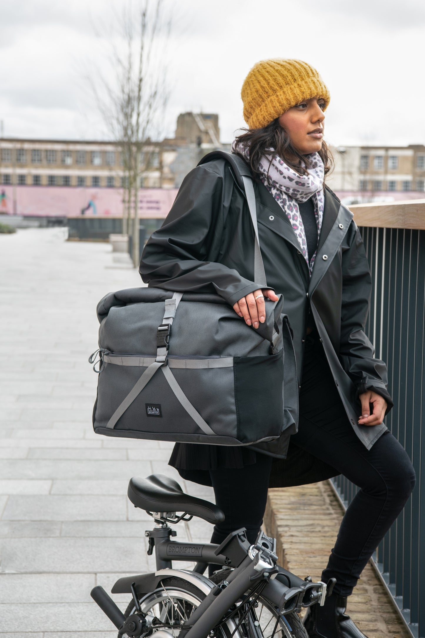 Borough Bag Rolltop in Dark Grey